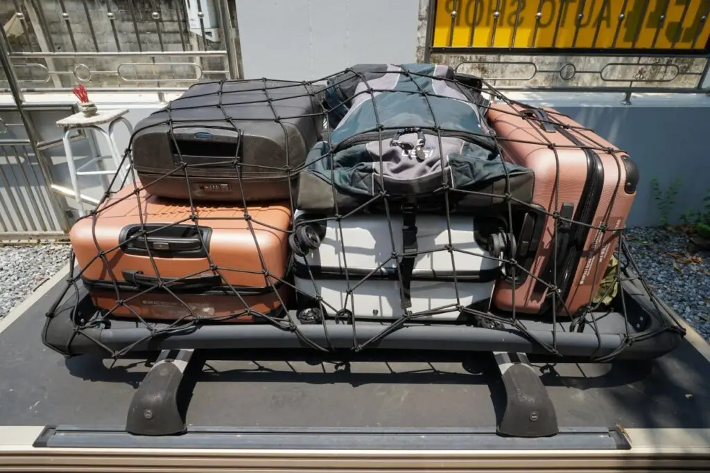 แร็คหลังคาโรนิน5แกนพร้อมกระเป๋าเดินทางนิน5แกนใส่กระเป๋าเดินทางได้5ใบ